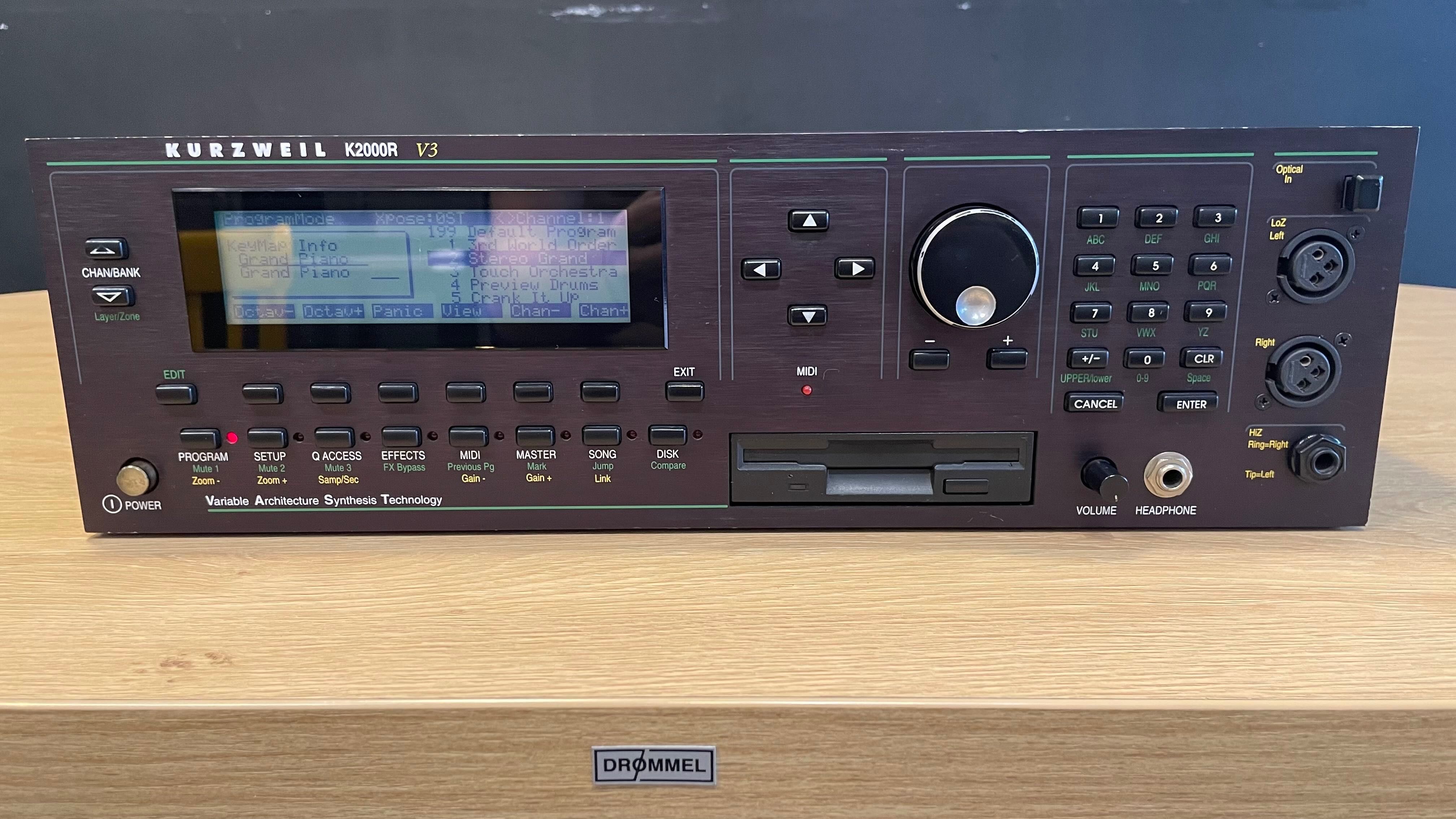 Синтезатор Kurzweil K2000R (рековий) + кейс
