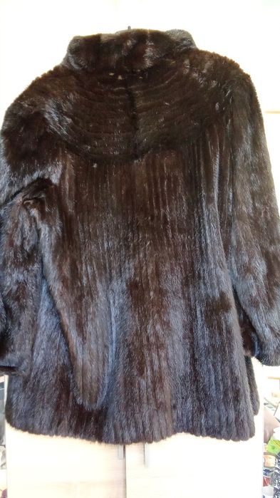 Ciemnobrązowe futro z norek