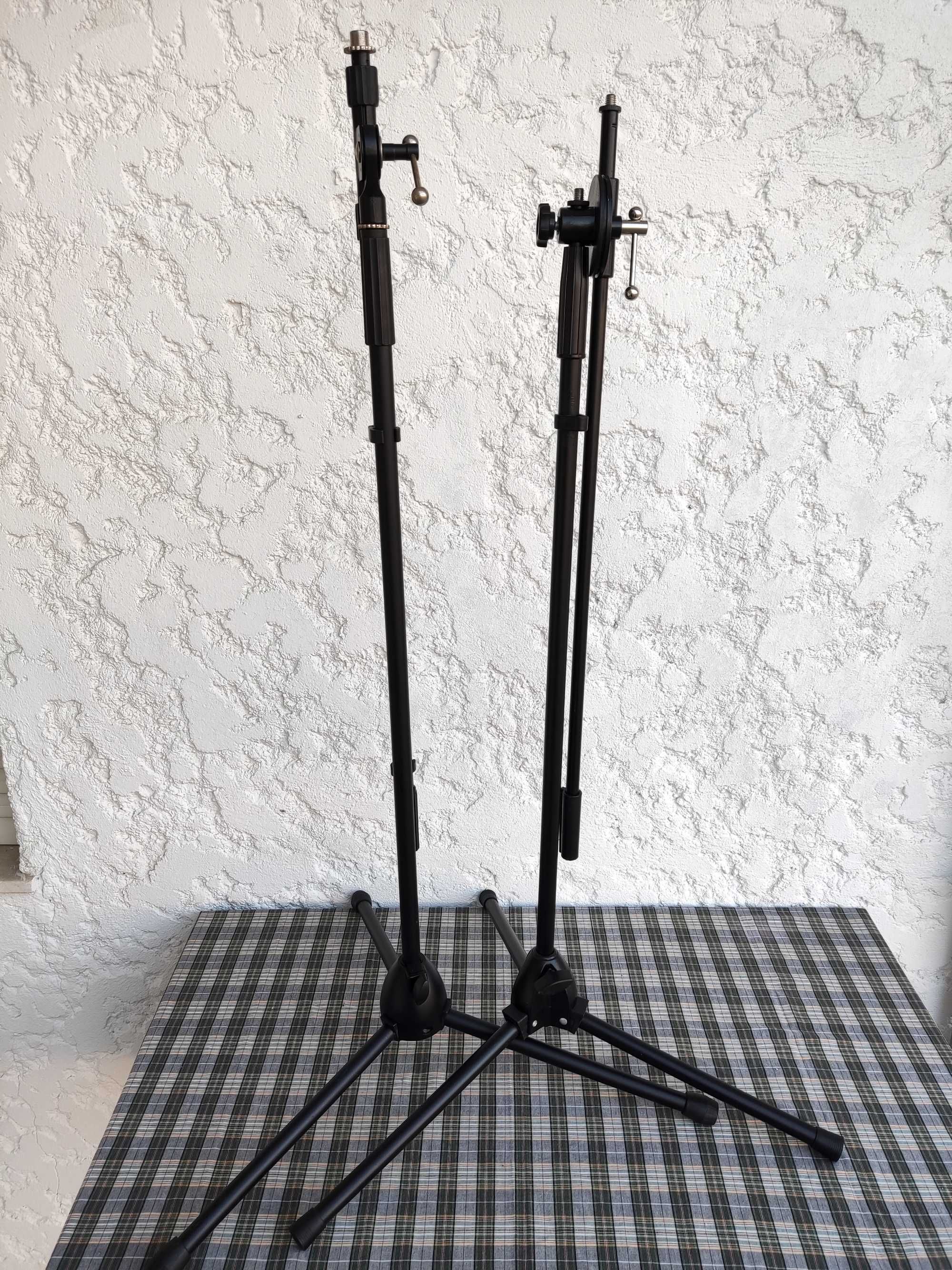 2 Tripés para Microfone