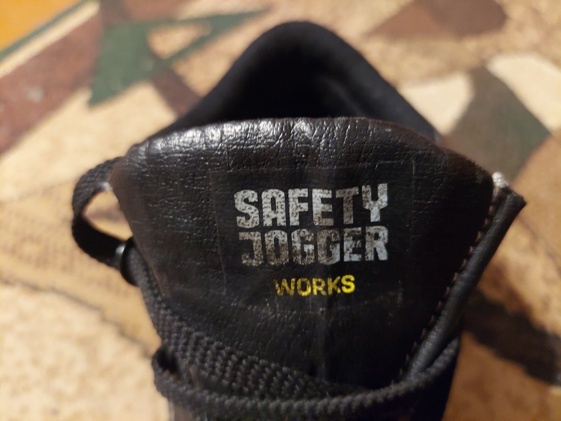 Зимове спец взуття з металевою вставкою SAFETY JOGGER