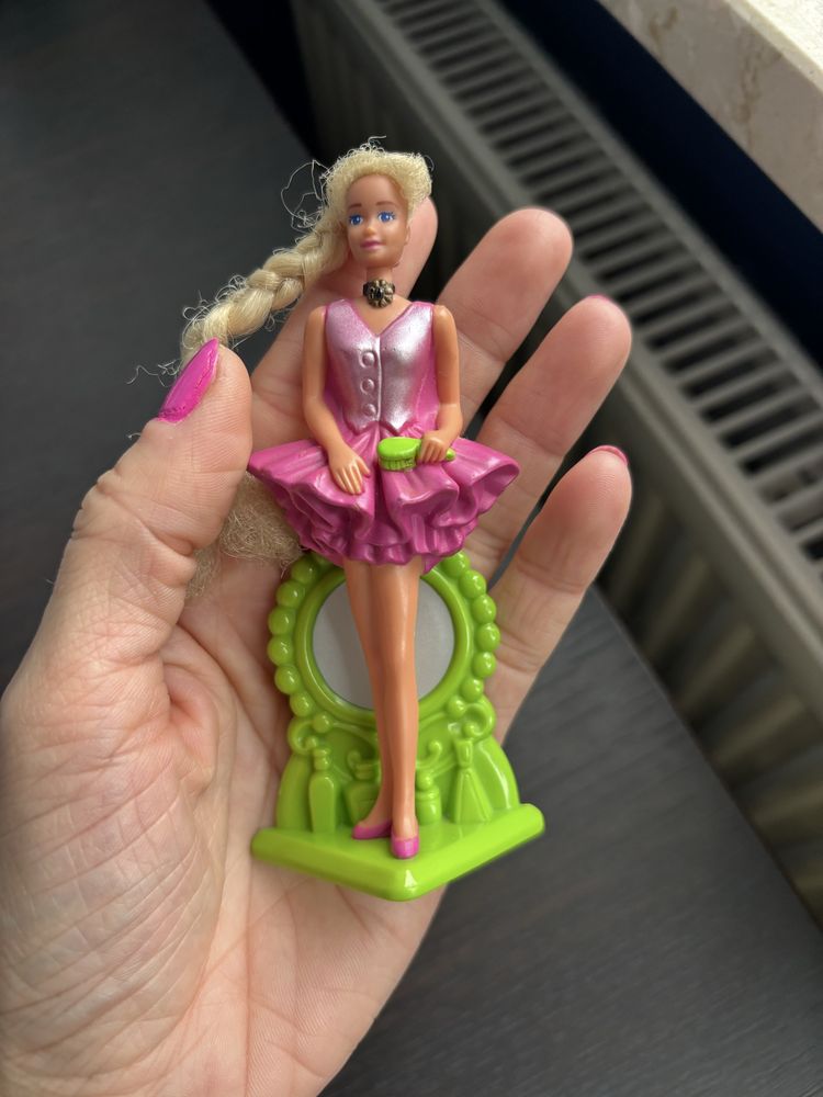 Barbie w różowej sukience lata 90 te, z kolekcji Mcdonald