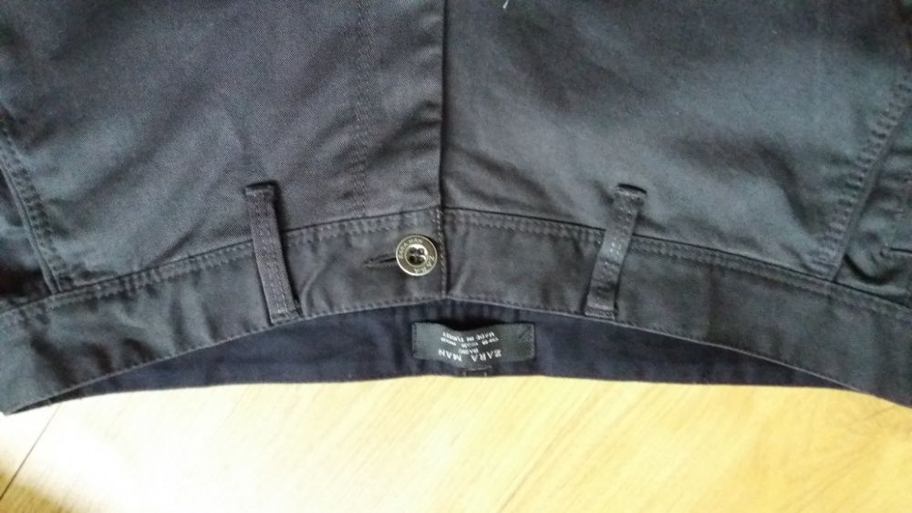 Młodzieżowe, męskie spodnie ZARA, rozm. 40.