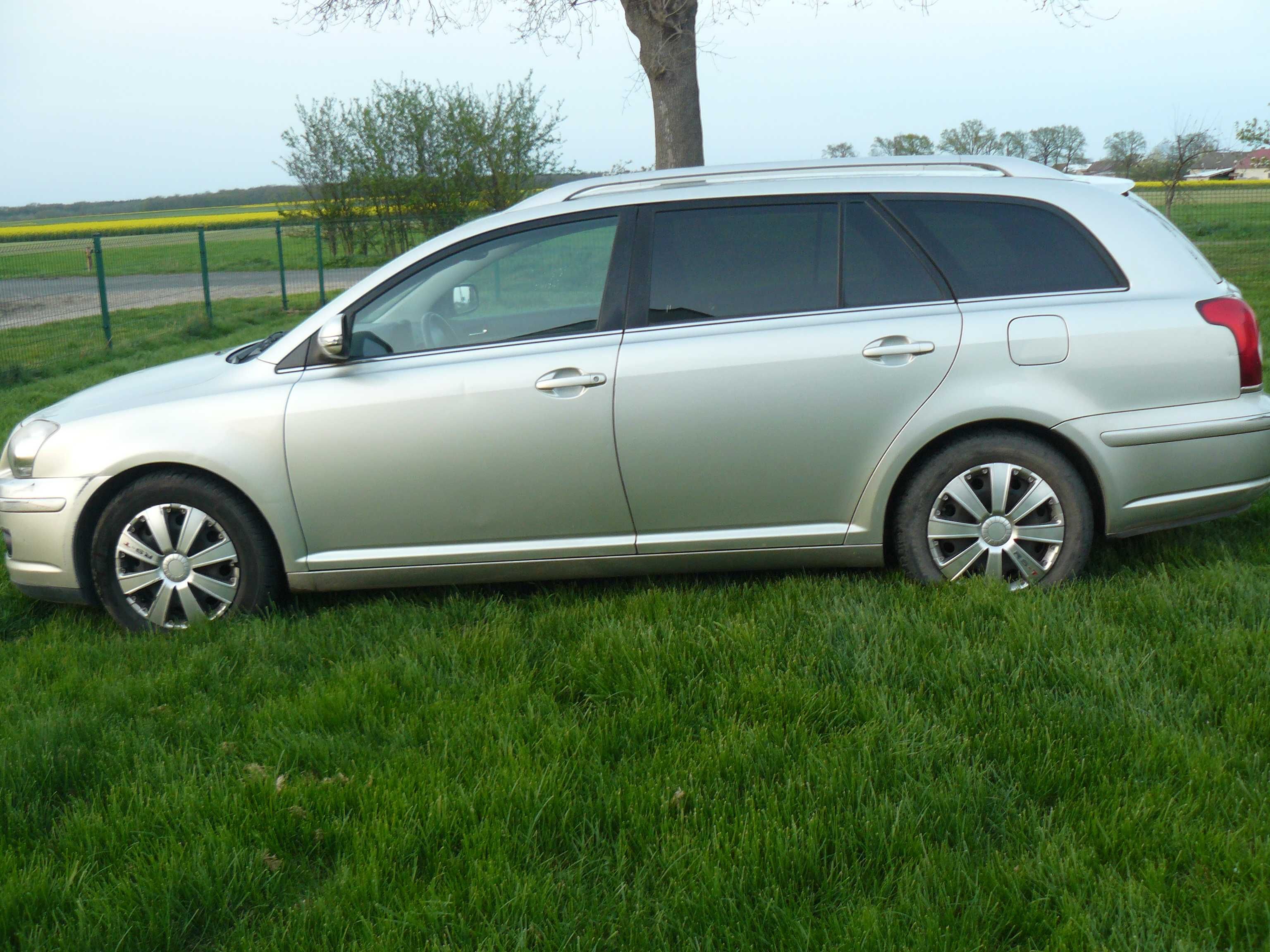 Toyota  Avensis.