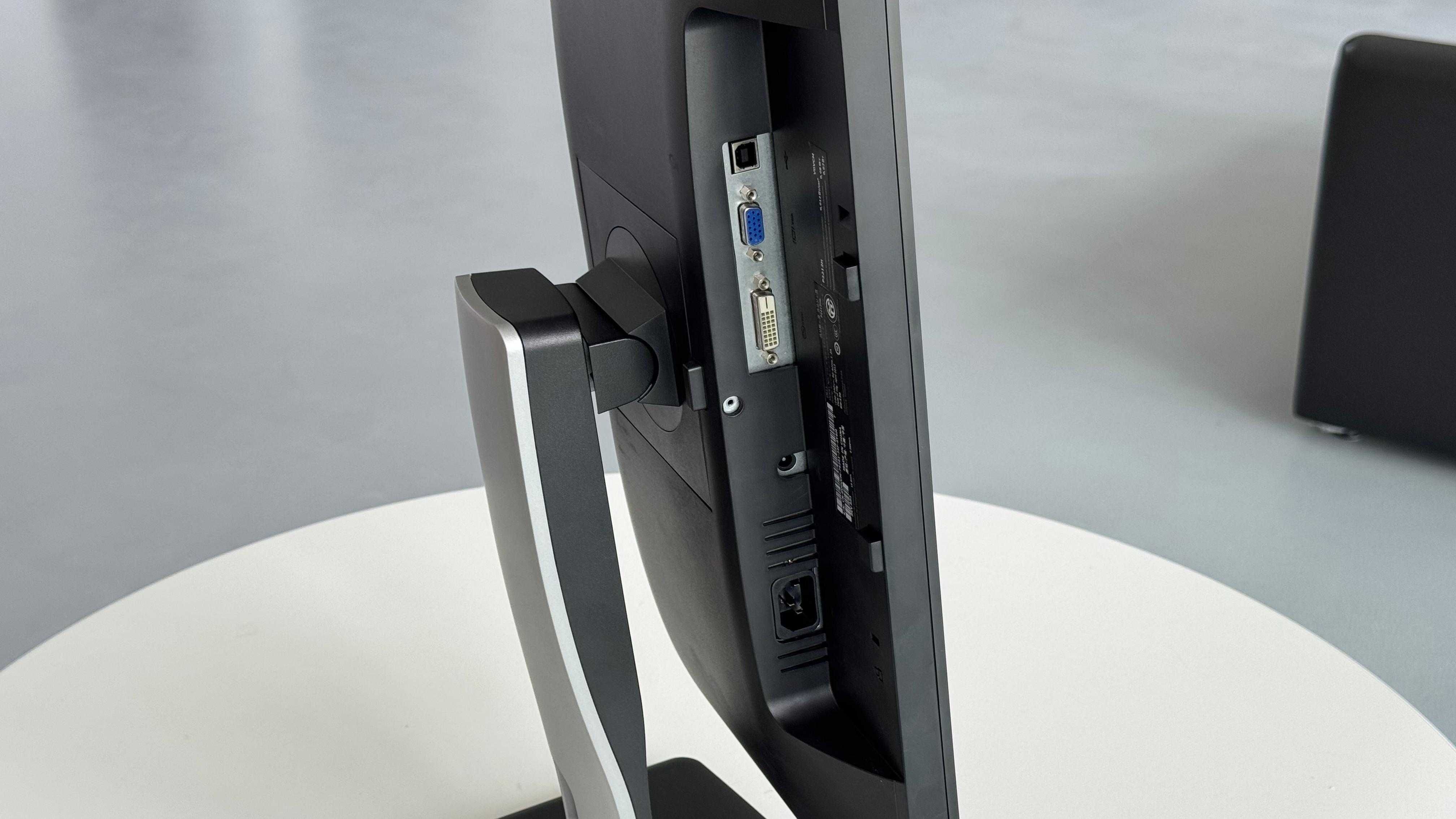 Monitor DELL 22" (Modelo: P2212Hb) - Full HD
