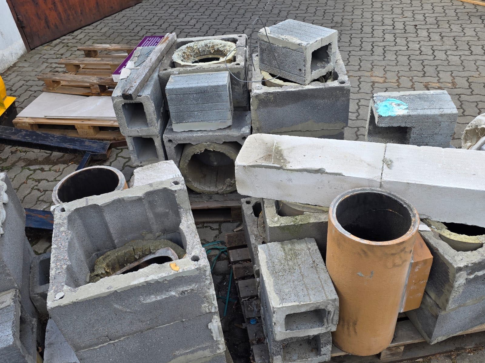 Sprzedam komin ceramiczny systemowy.