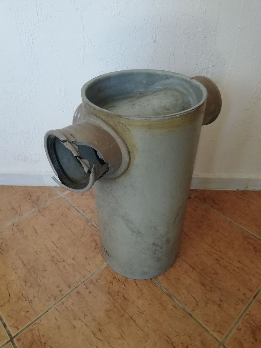 Trójnik kanalizacyjny 25cm boki 11cm uszkodzony jedno połaczenieki 11