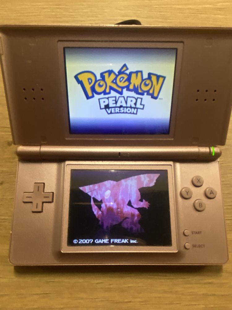 Konsola Nintendo DS lite różowy metalic r4 i 22 gry