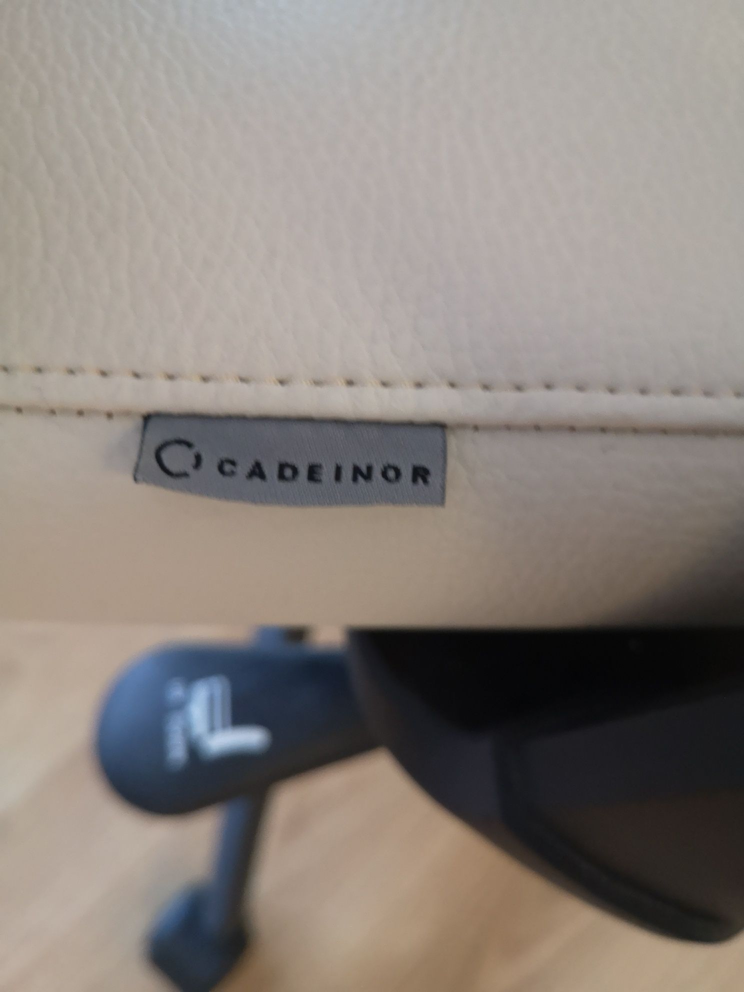 Cadeira de escritório com rodas
