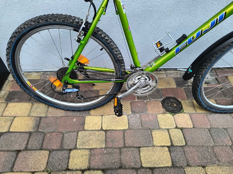 Rower trekkingowy japońskiej marki Fuji