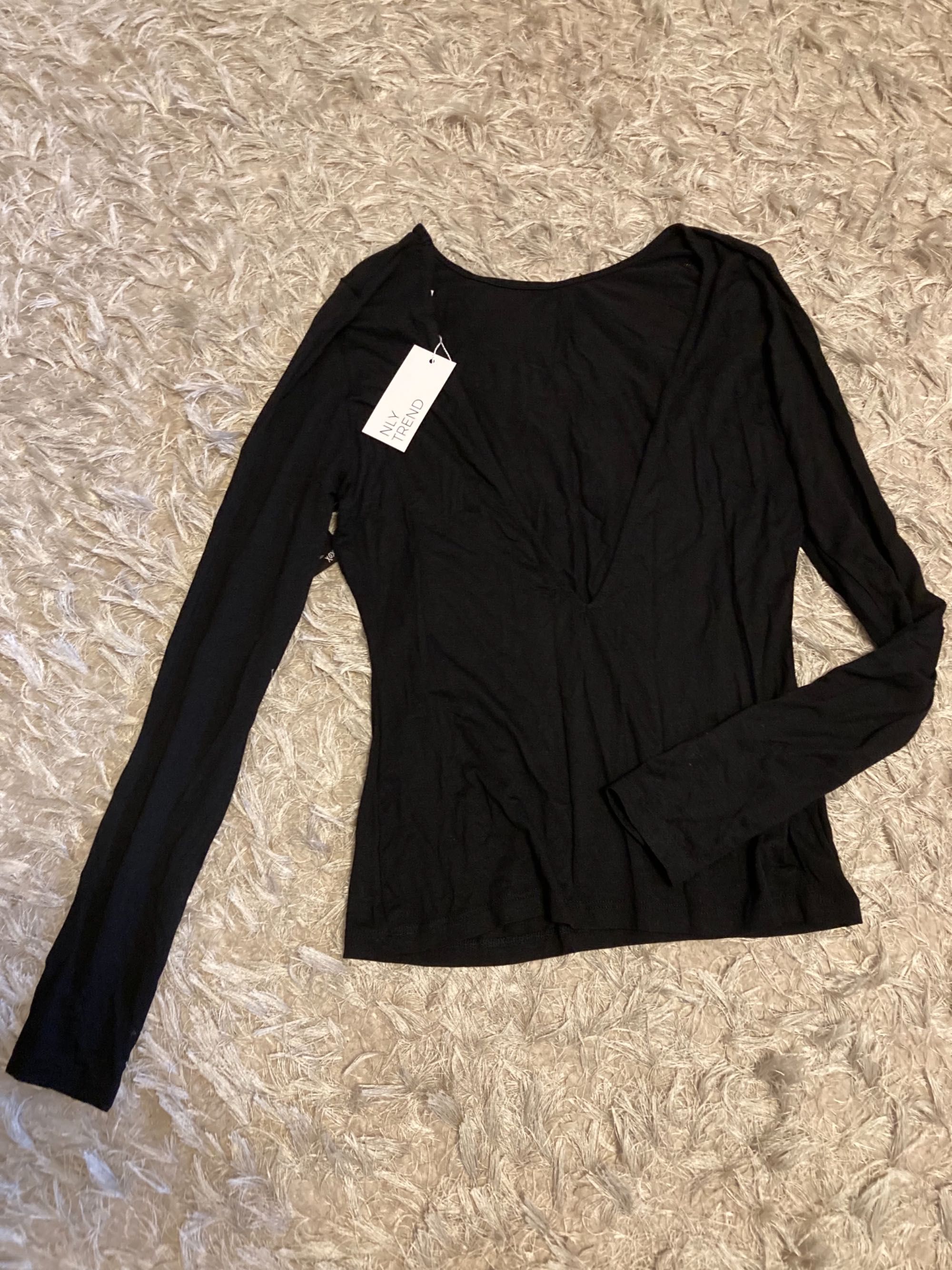 Nowa stylowa koszulka / top z dekoltem V na plecach Zalando / Answear