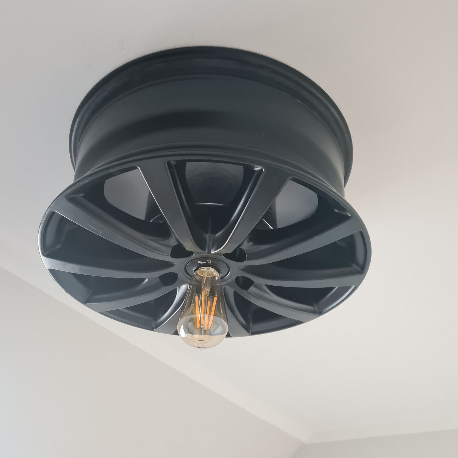 Niepowtarzalna lampa sufitowa plafon z alufelgi loft industrialna