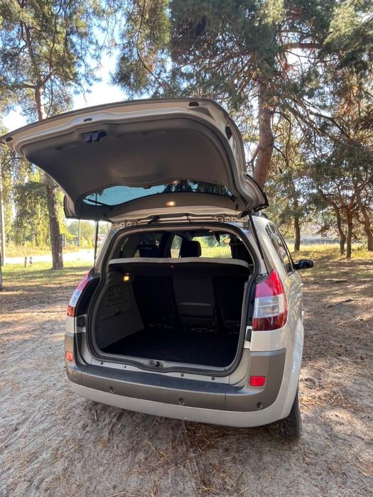 Надійне авто Renault Scenic