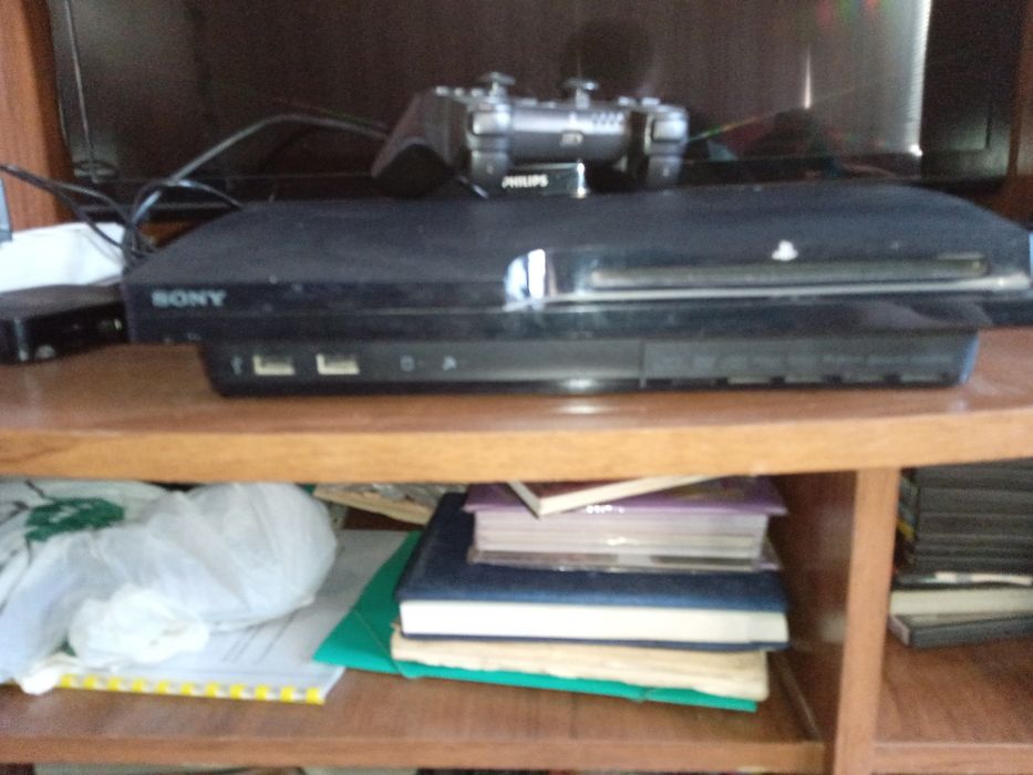 Продам PlayStation 3 з одним геймпадом в идеальном состоянии