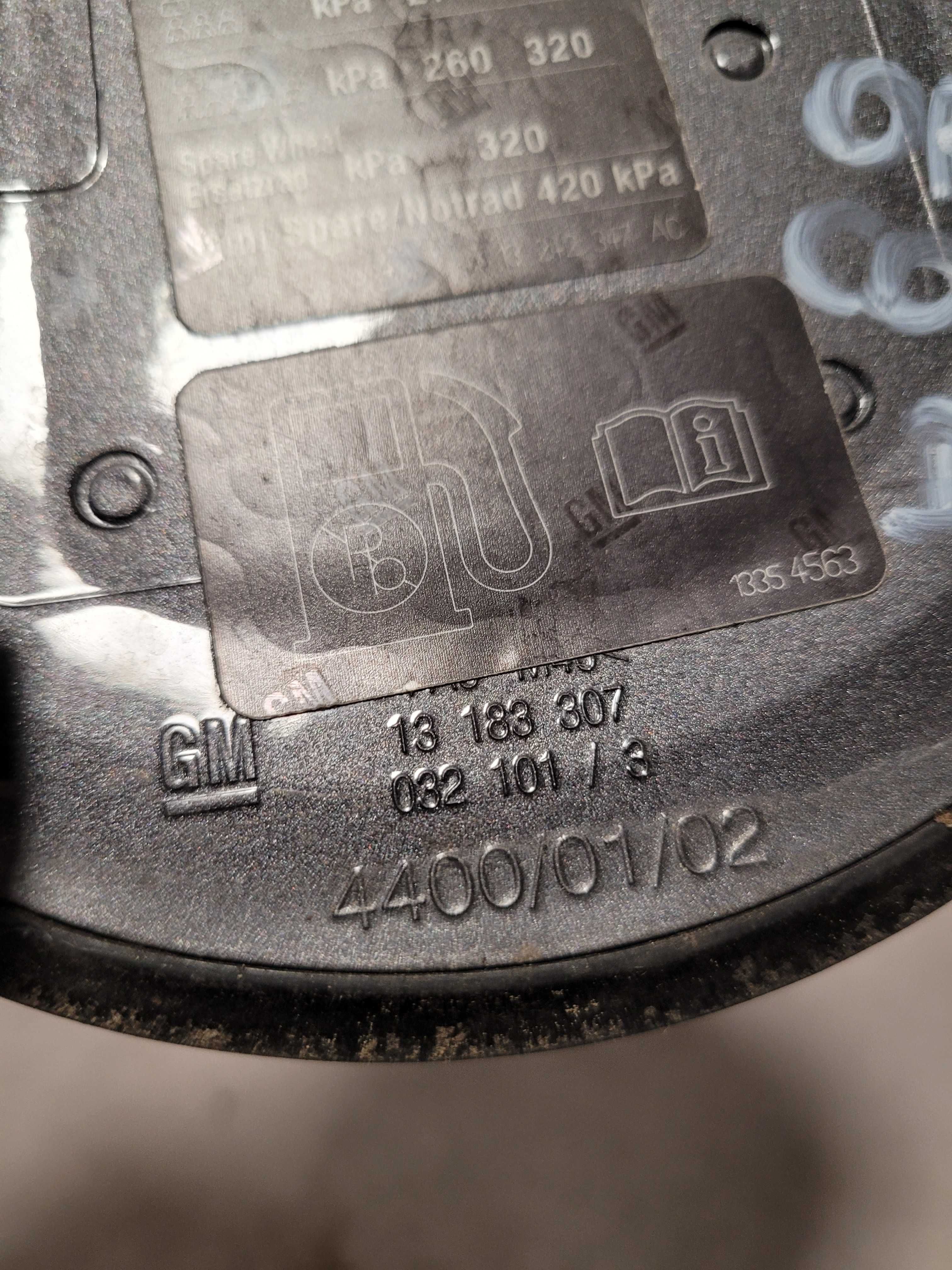 Klapka wlewu paliwa Opel Corsa D Z177 13.183.307