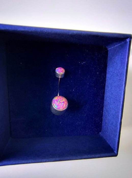 Пирсинг в пупок, сережка в пуп