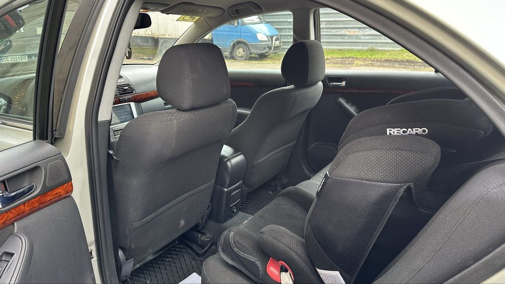 Продам toyota avensis