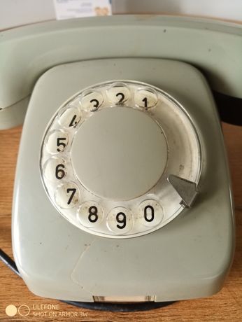 Stary telefon z PRL-u