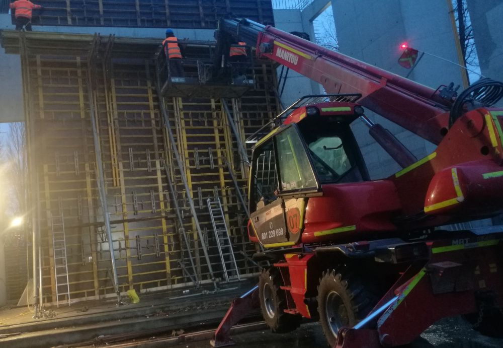 Wynajem Manitou, ładowarki teleskopowe, do 25m, widły, hak, łyżka kosz