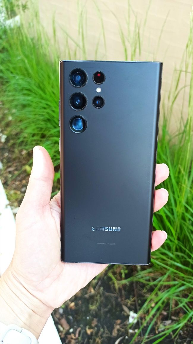 Телефон Samsung S22 Ultra 8/128Гб-коробка,чек,працює все