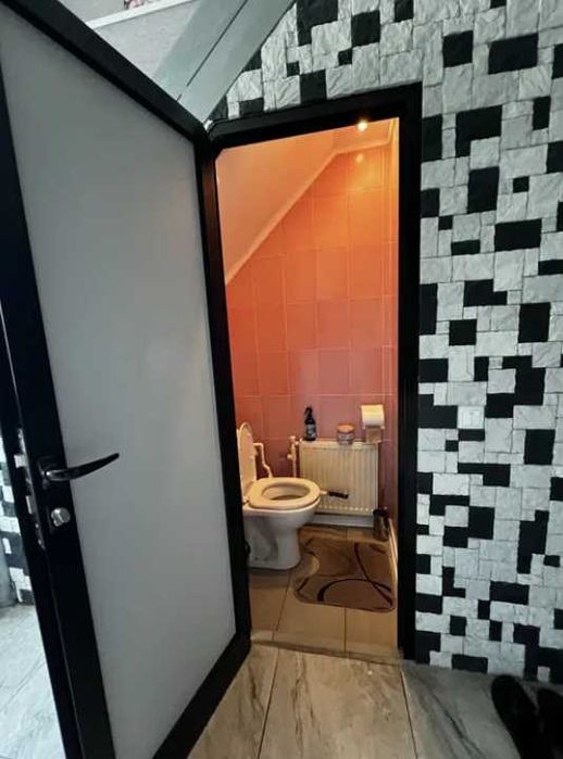 Пропоную до продажу двоповерховий будинок в центрі міста