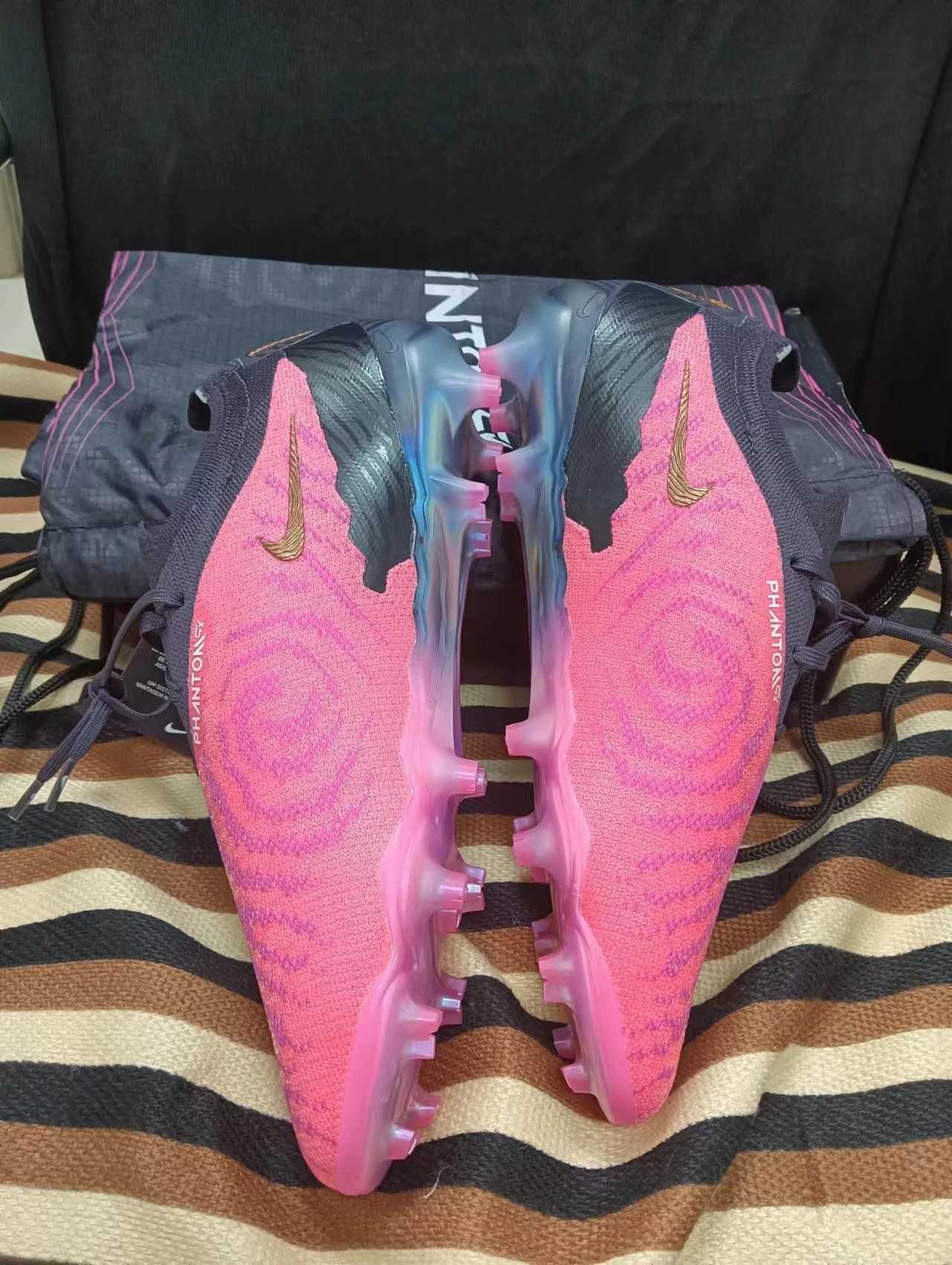 Nike Gripknit Phantom GX Elite FG Hyper Pink 42