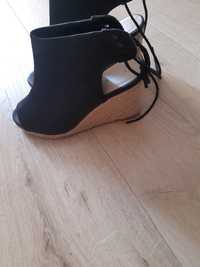 Buty koturny czarne