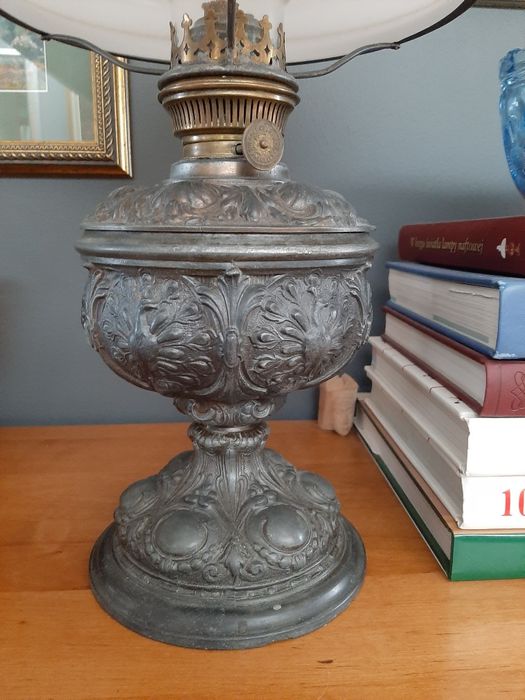 Kompletna lampa naftowa.