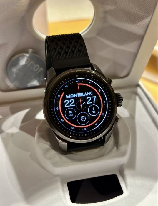 Швейцарский смарт годинник Montblanc Summit 2