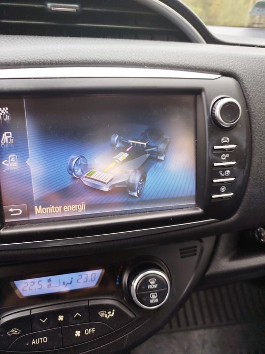 Sprzedam Toyota Yaris hybrid 3