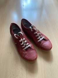 Czerwone półbuty skórzane Lasocki, buty do renowacji, buty okazjonalne