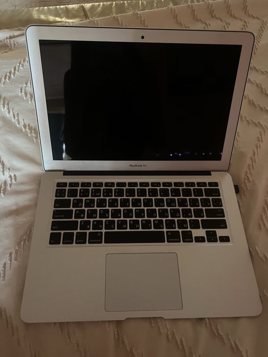 MacBook Apple Air (13-inch, early 2015)