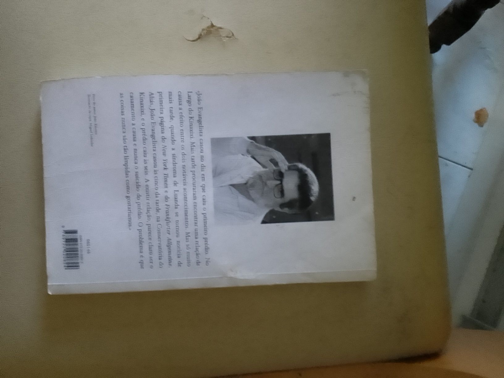Enciclopédia Novo século e livro Pepetela