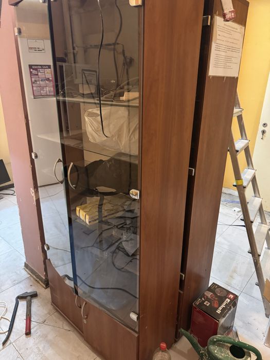 Odam dwie szafki przeszklone