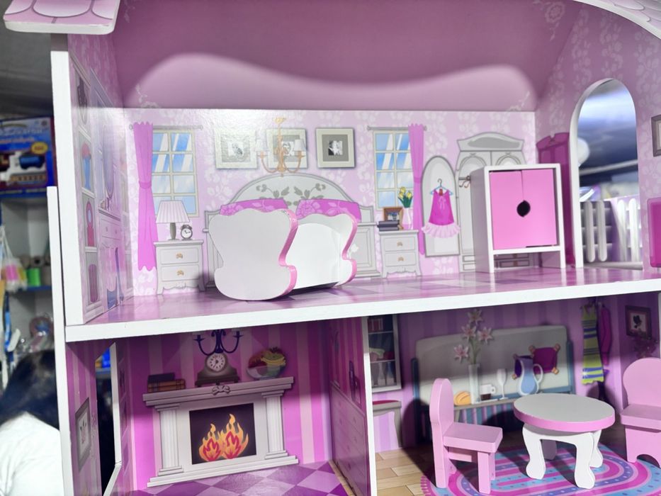 Продам ляльковий будинок