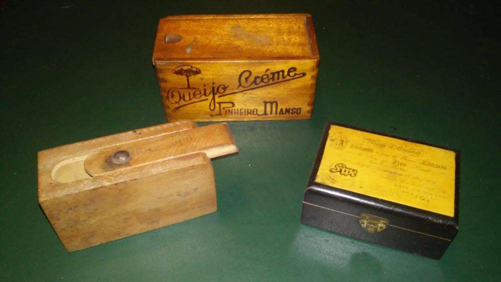 Caixas antigas em madeira