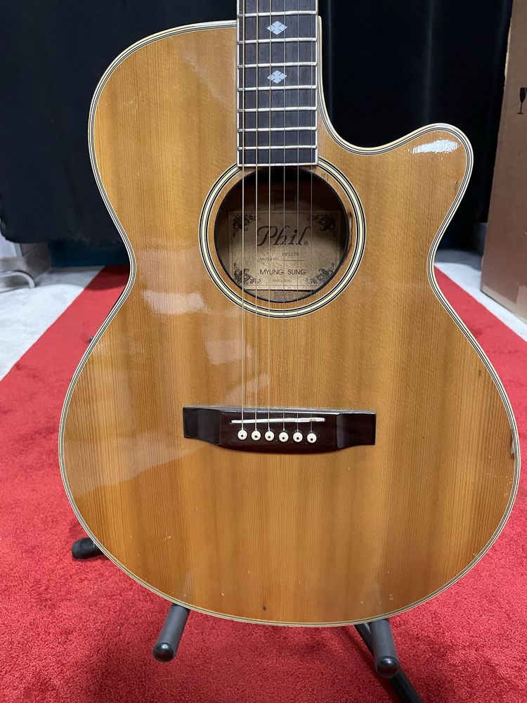 Koreańska gitara elektroakustyczna Phil akustyk inkrustacje krzyże wąs