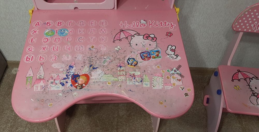 Стіл письмовий зі стільчиком