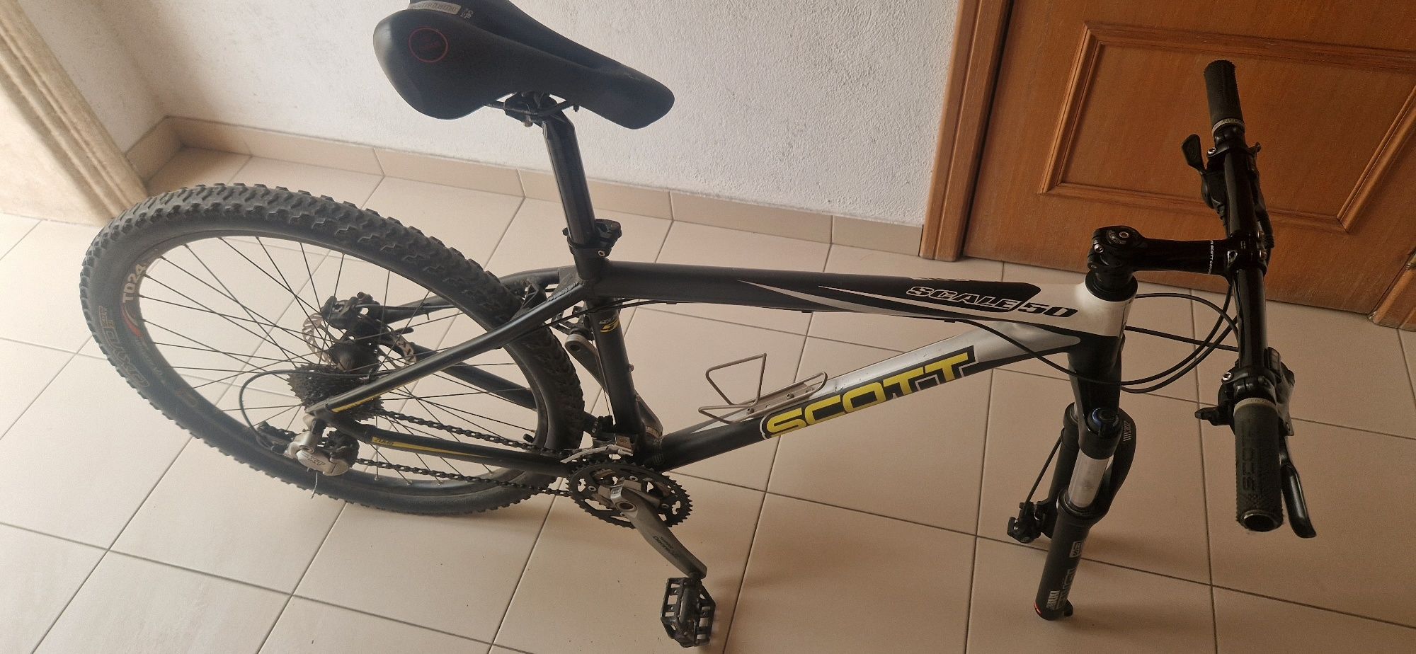 Bicicleta montanha, SCOTT 50 SCALE  ,,para venda  em bom estado