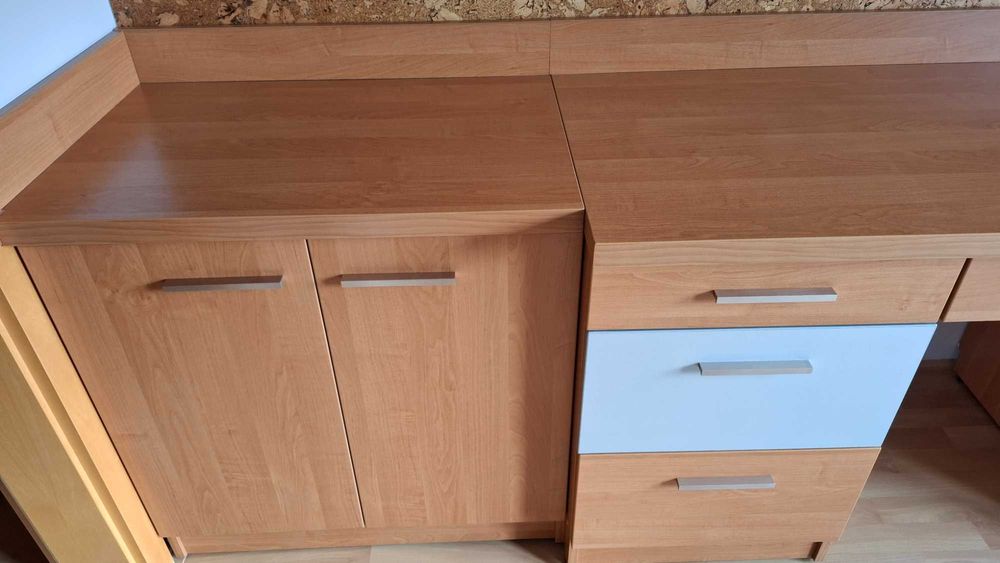 Solidne biurko meble