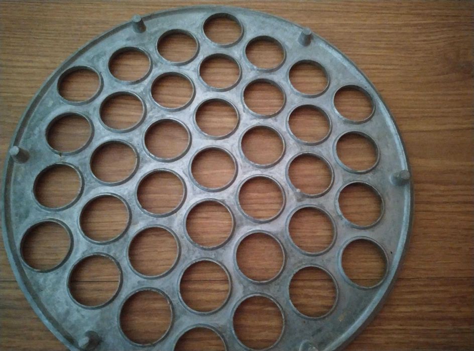 Продается приспособление для лепки пельменей