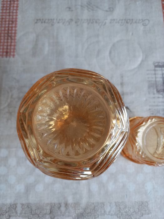 Garrafa e copo em vidro