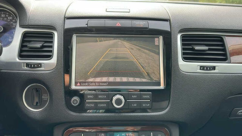 Volkswagen Touareg      2014