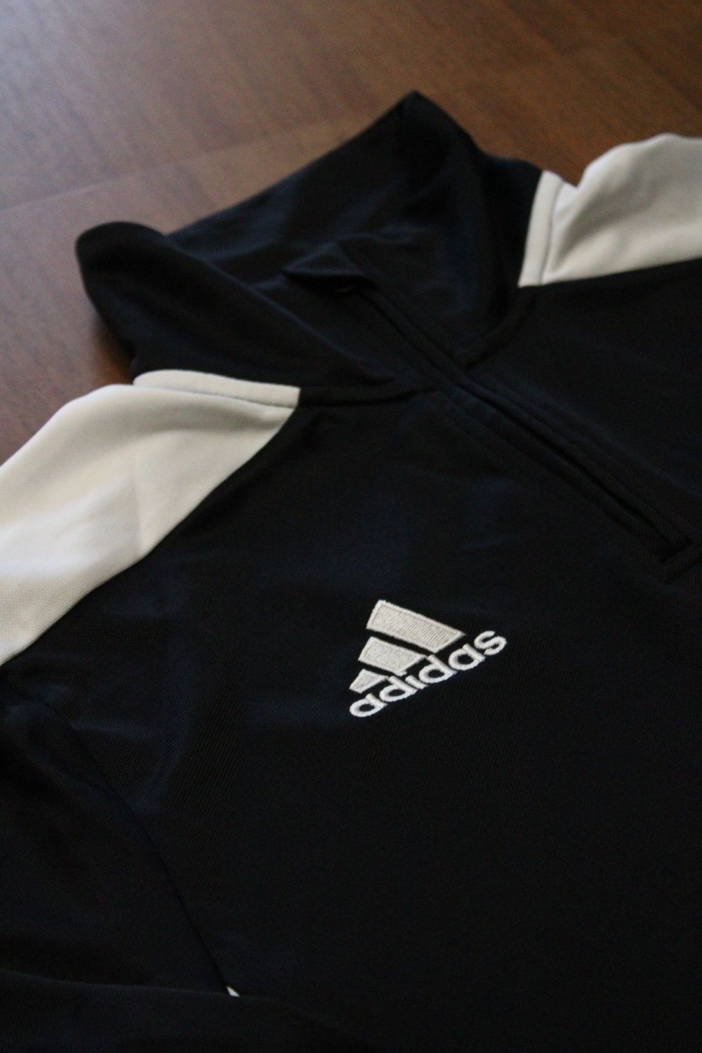 Джемпер (лонгслів) Adidas 
Размер: XS
Состояние: идеально