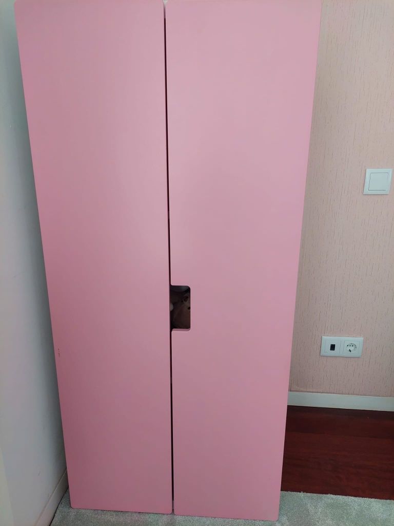 Roupeiro IKEA portas rosa