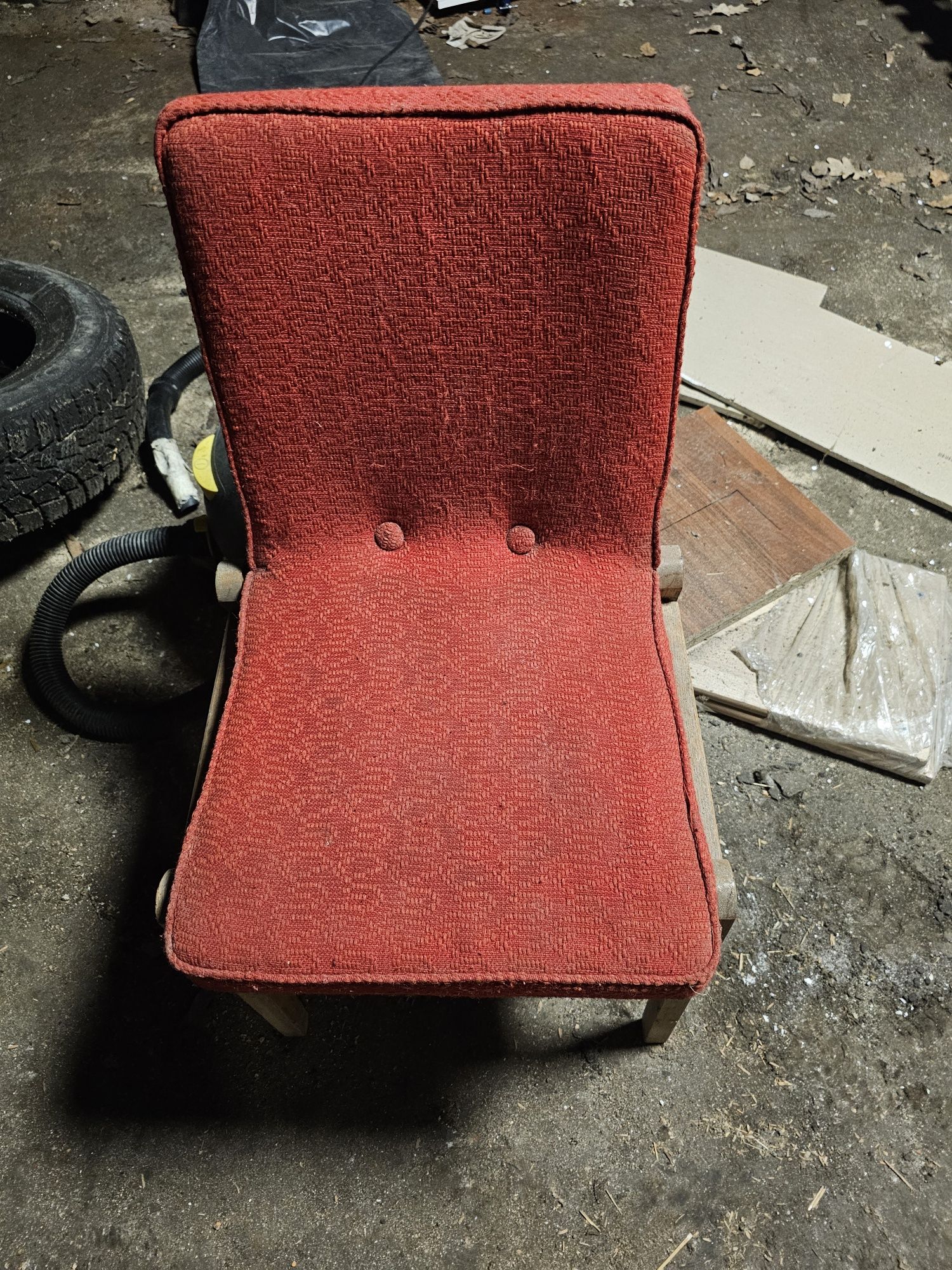 Krzesła drewniane prl
