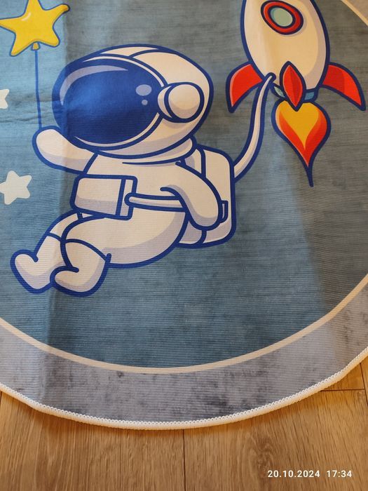 Nowy dywan do pokoju dziecięcego Astronauta 80 cm