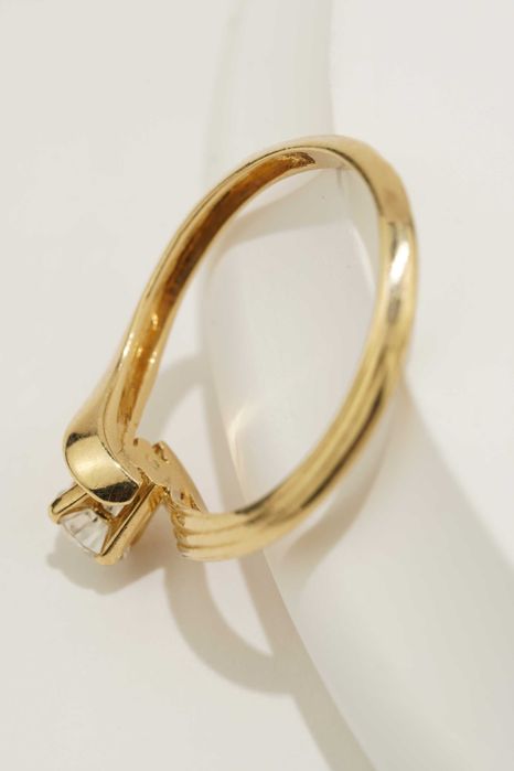 Złoty pierścionek z brylantem 0.23 ct