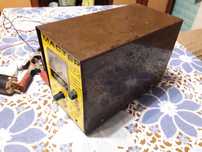 Зарядное устройство для аккумулятора полностью рабочее, 12 v.