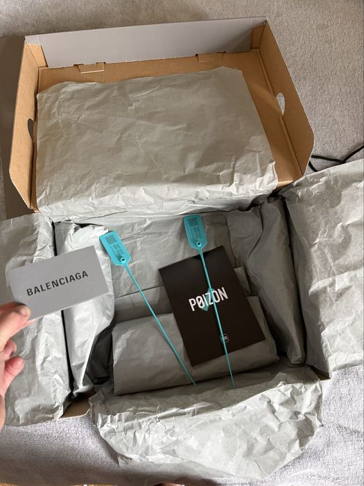 Брендові пакети та коробки