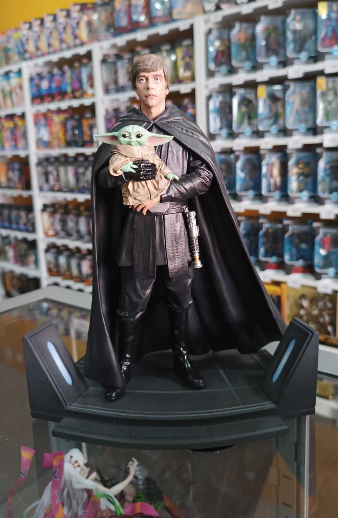 Estátua Star Wars - Luke Skywalker e Grogu